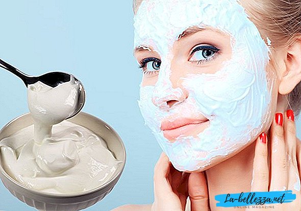 Mascarilla facial de crema agria contra arrugas en casa.