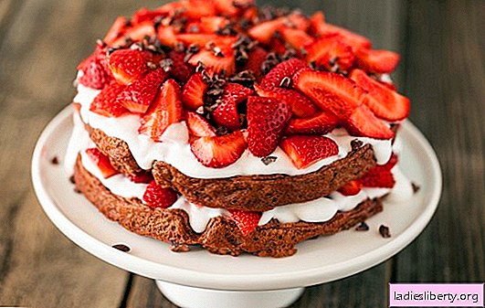 Hemlagad tårta med jordgubbar - recept för nybörjare. Hur man bakar hemlagad jordgubbkaka: kex eller choklad