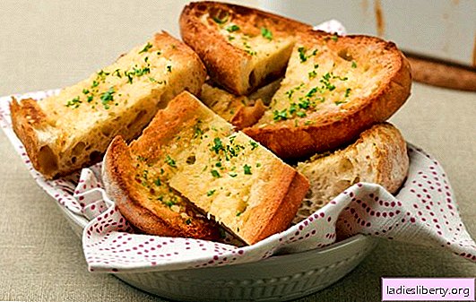Beyaz ekmek krutonu - kahvaltı veya tatlı için. Peynir, kızarmış yumurta, muz ile İspanyolca ve Galce beyaz ekmek kruton yemek tarifleri