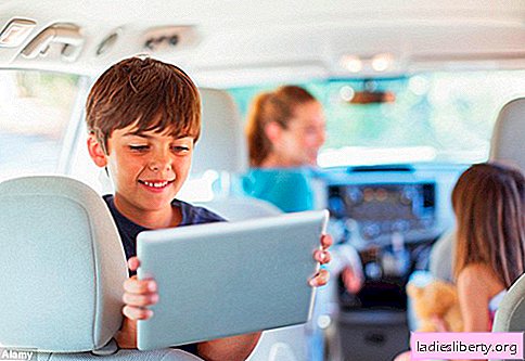How to entertain a child on the road?
