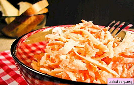 Mit saurer Sahne gedünstete Karotten und Gerichte dazu. Kombinieren Sie Ihre Ernährung mit verschiedenen köstlichen Gerichten mit in saurer Sahne gedünsteten Möhren