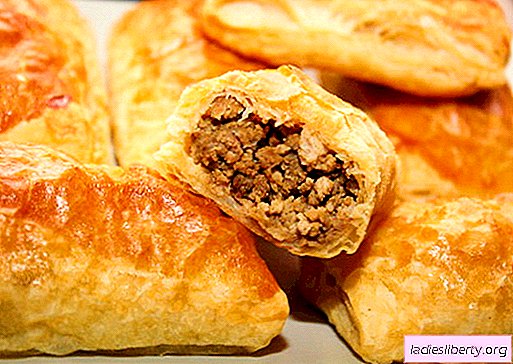 Puff pastry pie with meat - the best recipes. How to properly and tasty to cook a cake of puff pastry with meat.