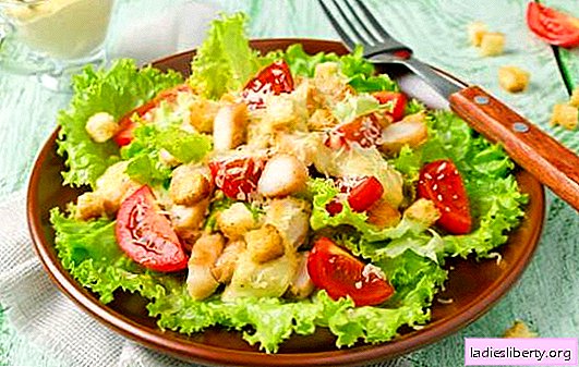 Caesar salad with mayonnaise: from simple to sophisticated recipes. How to make a delicious Caesar salad with mayonnaise