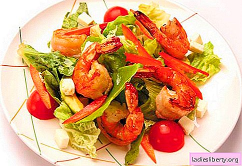 Salad với tôm và cá hồi - công thức nấu ăn phù hợp. Salad nấu ăn nhanh và ngon với tôm và cá hồi.
