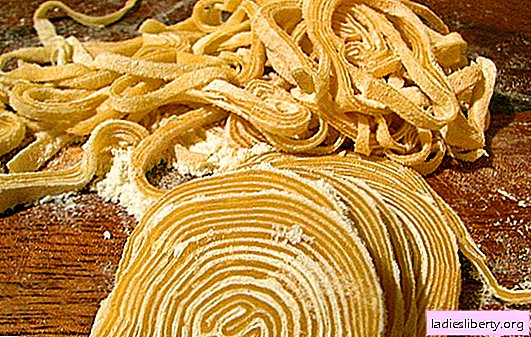 Spaghetti faits maison: un chef-d'œuvre de la cuisine familiale! Comment faire des spaghettis à la maison: recettes pour une nourriture nourrissante et économique