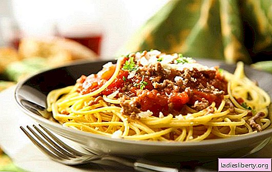 Spaghetti dans une mijoteuse - savoureuse et rapide. Options pour les spaghettis dans une mijoteuse avec de la viande hachée, du fromage, des champignons, des œufs, des tomates
