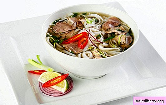 Fo-Suppe ist ein vietnamesisches Nationalgericht. Fo Suppe Rezepte mit Huhn, Rindfleisch, Fisch, Meeresfrüchten, Pilzen, Reisnudeln