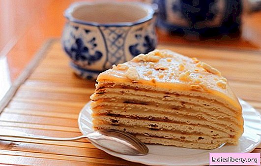 كعكة "دقيقة" - سريع ولذيذ! وصفات بسيطة للعسل والقشدة الحامضة ، نفخة وكعكة "دقيقة" في مقلاة