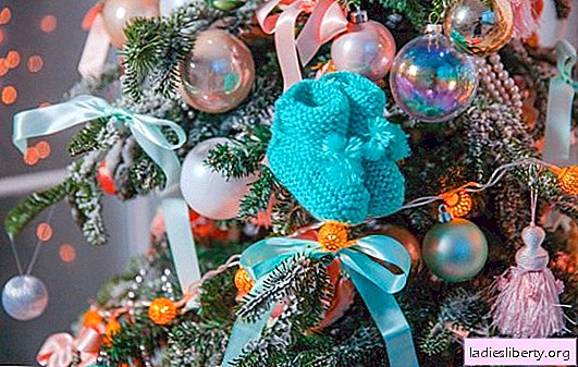 Dekoration eines Weihnachtsbaumes und eines Tisches zur Erfüllung von Wünschen