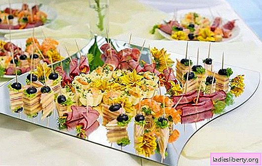 Snacks on the buffet table: fish, meat, cheese, mushroom, berry. Options for appetizers on the buffet table and the rules for serving them
