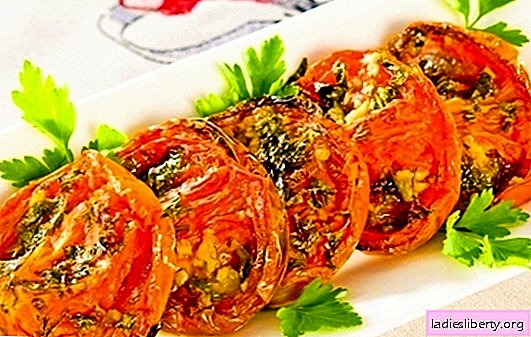 Fried tomatoes with garlic